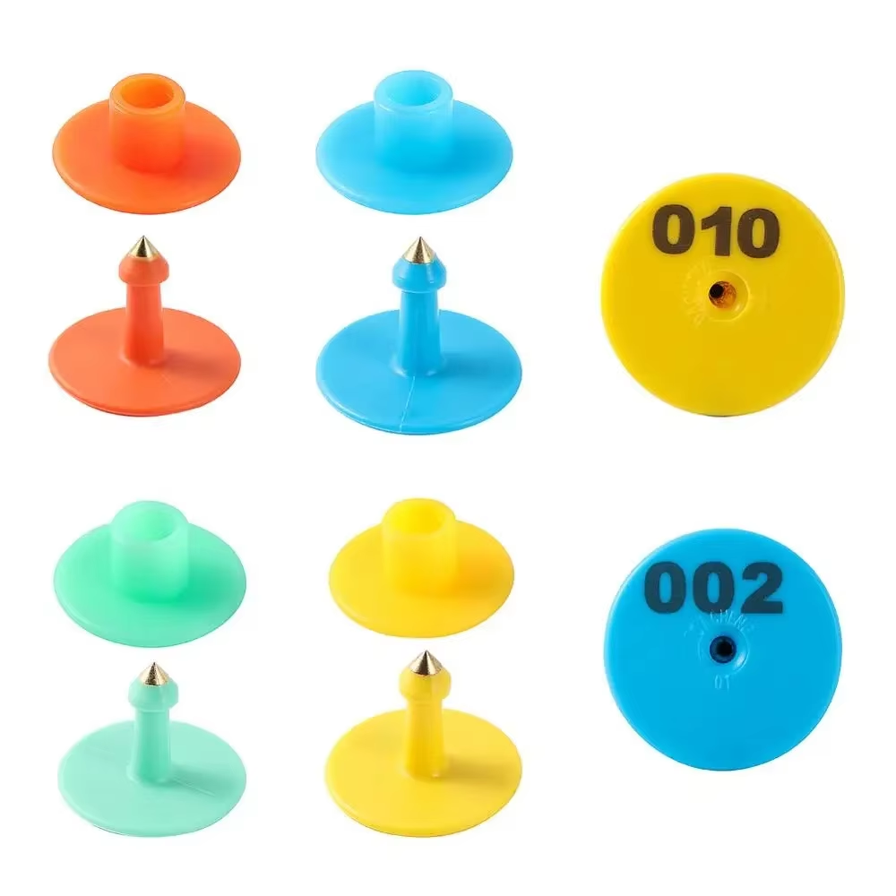 Livestock Ear Tag - 100枚入り豚用耳タグ（番号001-100）農場家畜用耳タグ、羊、ウサギ、ヤギ、豚の識別用カード